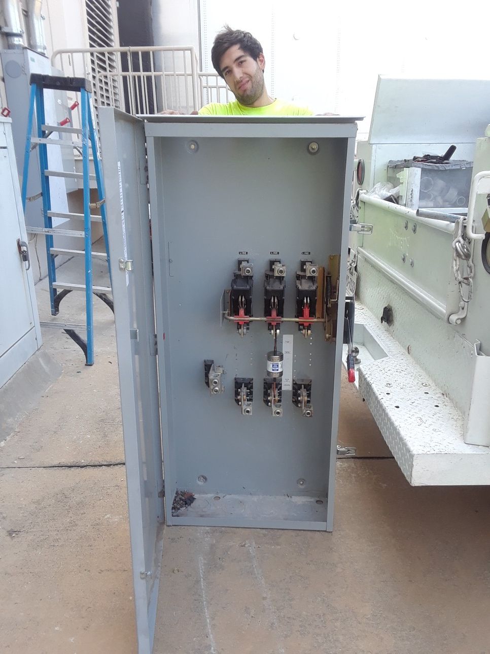 Outdoor 400 Amp 600v 3 phase fusible disconnect outdoor