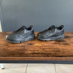 Nike Air max 90 Triple Black 8c.        NO BOX!