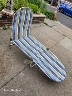 Portable Foldable Beach Lounge Chair with Adjustable Backrest