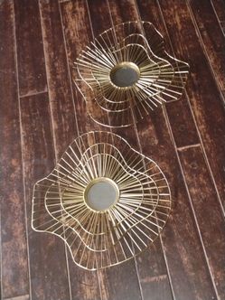 A set of mirrors