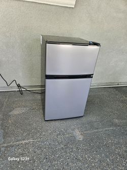 Mini Refrigerator with freezer