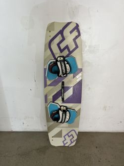 CRAZYFLY GIRLS/LADIES KITE BOARD WITH BINDINGS - MISSING BACK FINS!