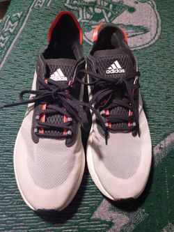 Adidas Avryn 9 1/2 men's