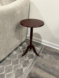 Small Round Wooden Plant Stand (22” Tall)