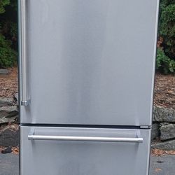 KitchenAid  Refrigerator W30xD32xH67 Inches 