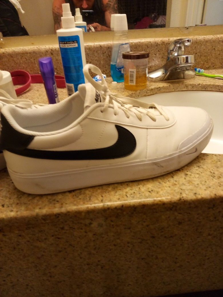 $40 SIZE 13 NIKE BLAZERS LOW TOPS 
