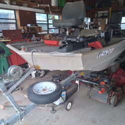 15' Alumacraft Boat with Steering Console, Nissan 25 HP Motor, Trolling Motor, and a SurerideTrailer