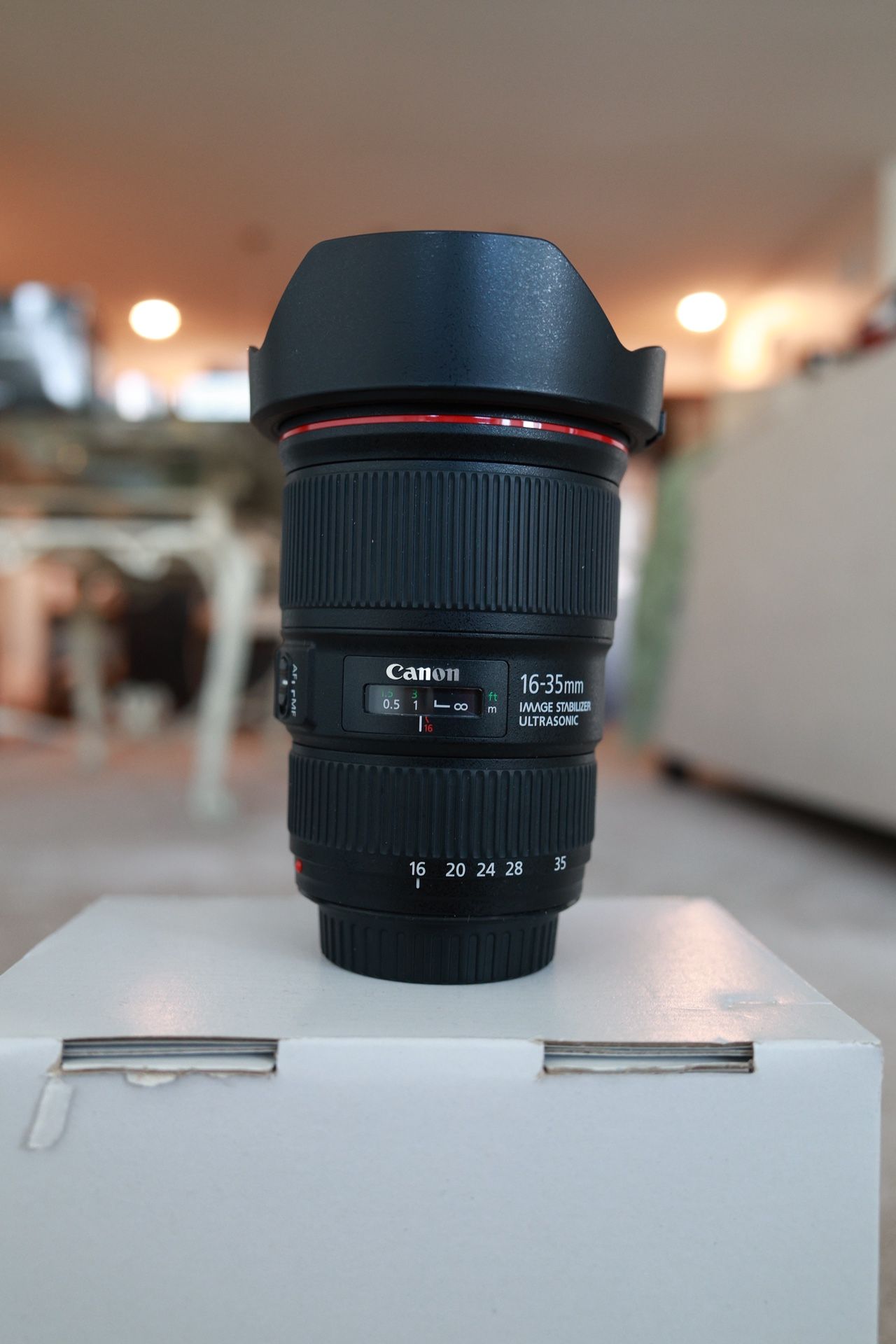 *LIKE NEW* Canon EF 16-35 F4 L IS
