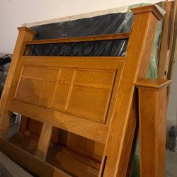 Queen bed , Oak wood .