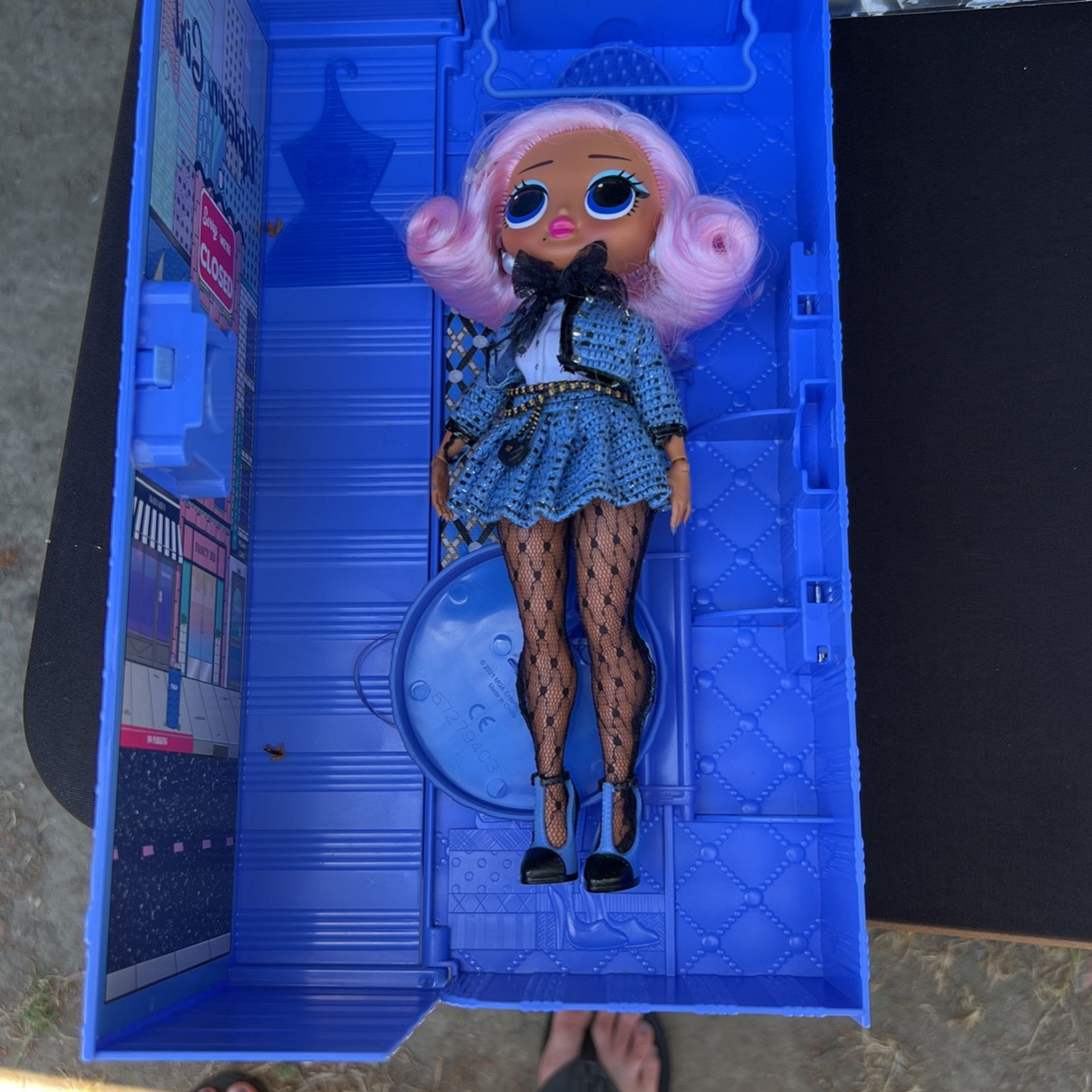 LOL OMG Doll Wih Closet