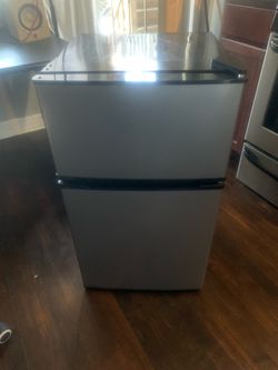 Mini refrigerator