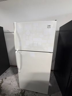Inglis White Top-Freezer Refrigerator