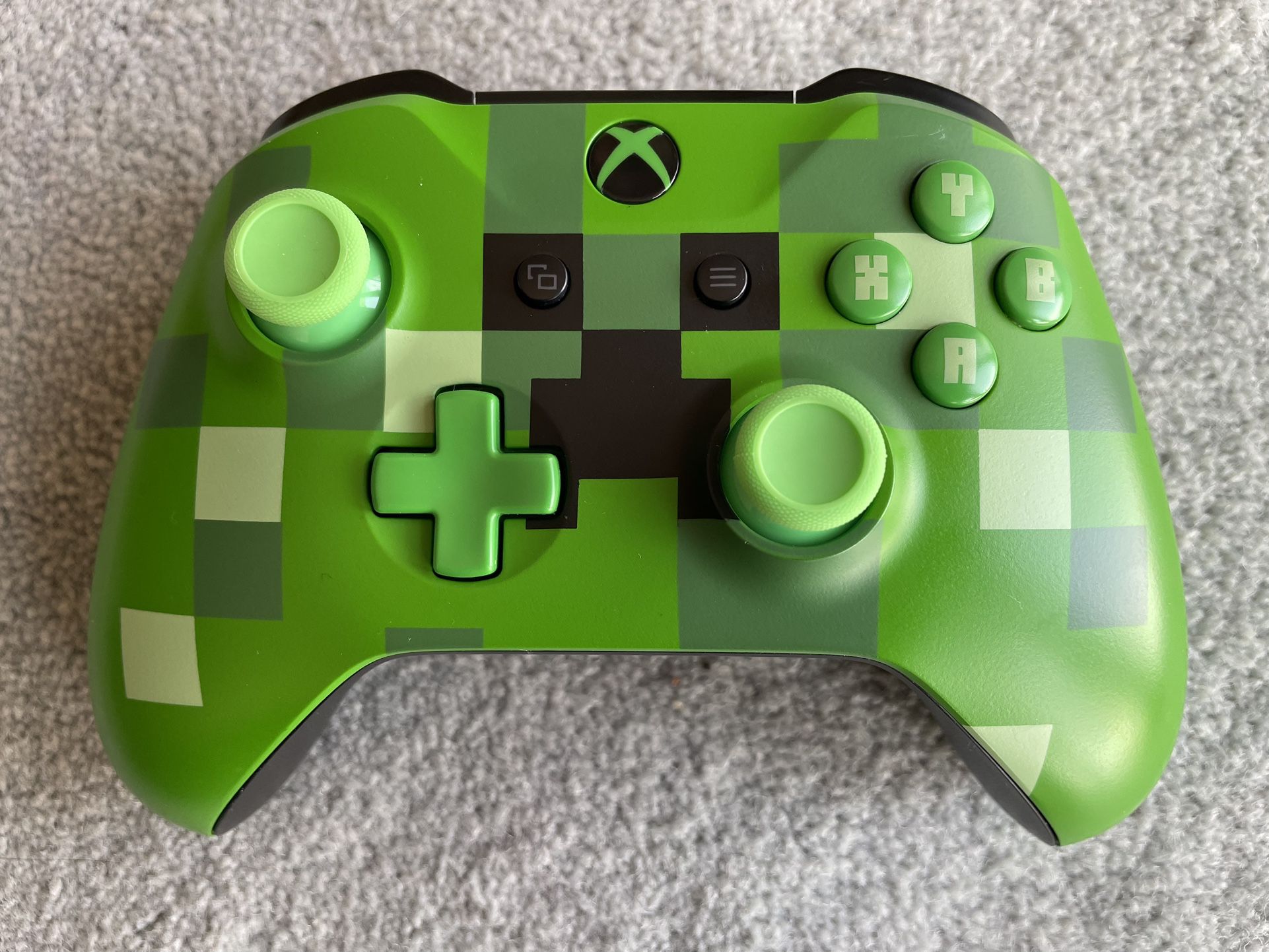 Minecraft Creeper controller for Xbox One