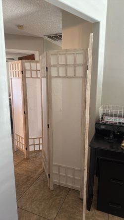 Folding room divider