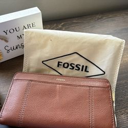 New Fossil Brown Leather Wallet 