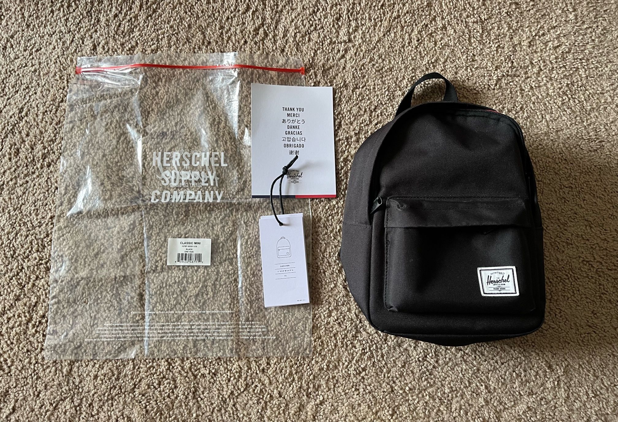 🎒 Herschel Classic Mini Black Backpack – Like New! 🎒 📍Pick up in Bellevue Check out my other listings too!
