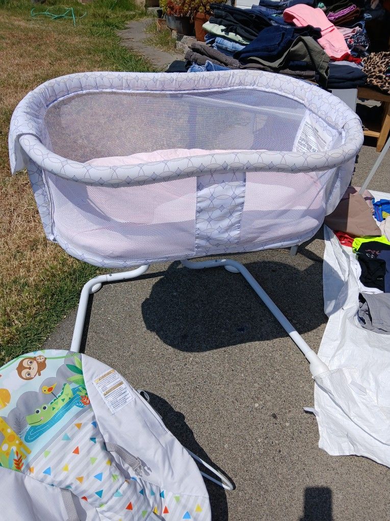 Bassinet used good condition
