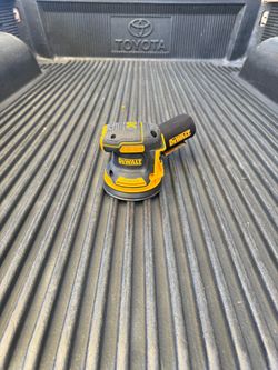 NEW DEWALT 20V MAX XR Cordless Brushless 5 in. Random Orbital Sander (Tool Only)