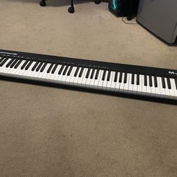 M-Audio 88 Keystation (midi controller)