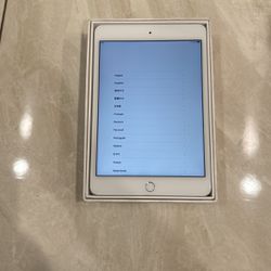 iPad Mini 4 Silver 