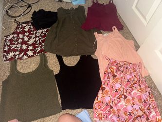 Women’s S/M Tanks & Tops - 20+ Items
