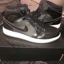 Air Jordan 1 Mid SE, Size 9