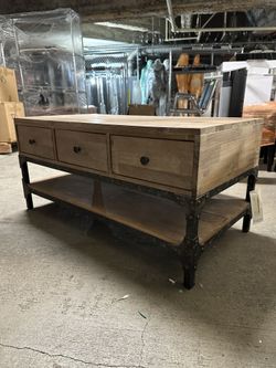 NEW / coffee Table