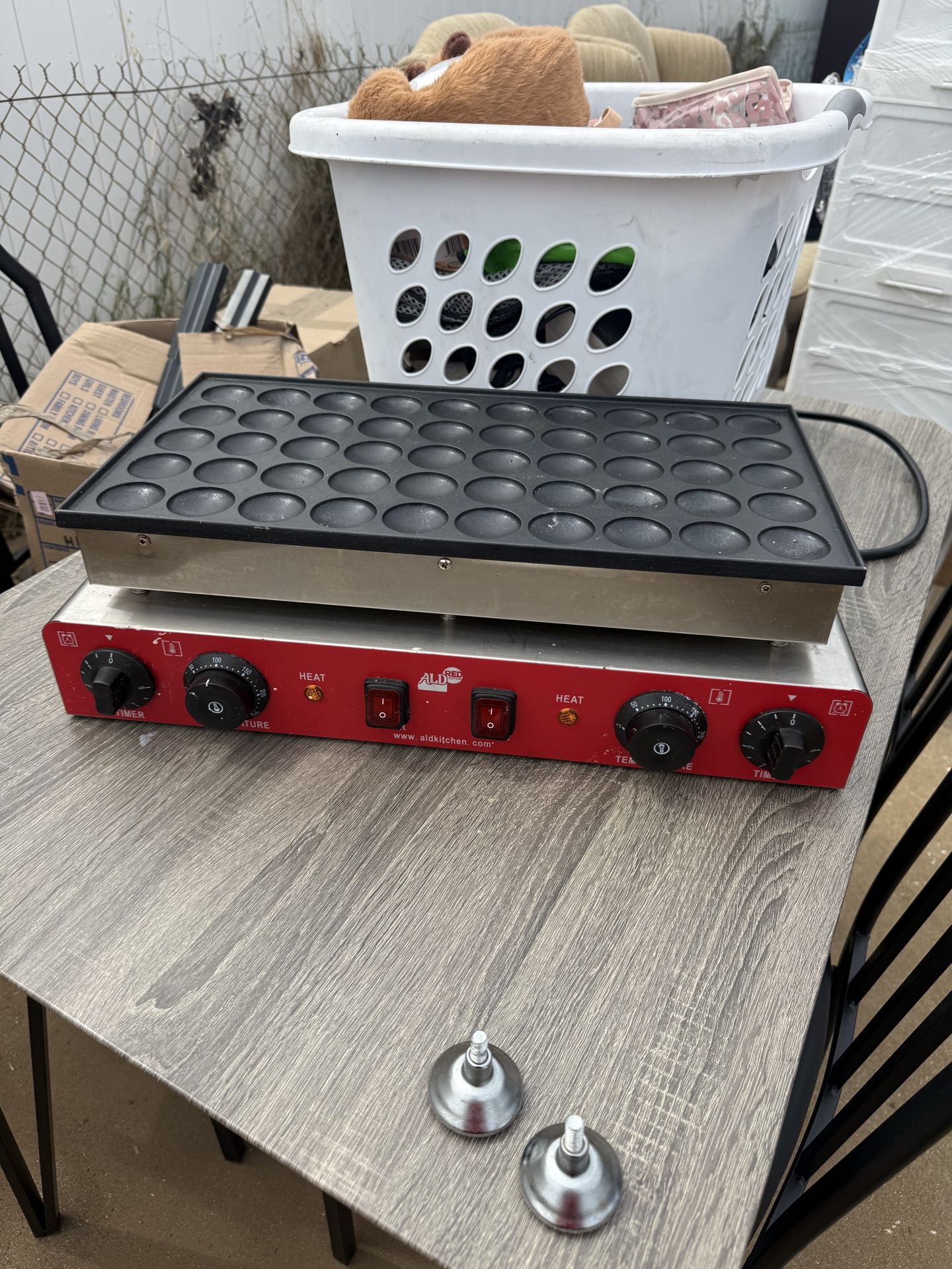 Mini pancakes machine