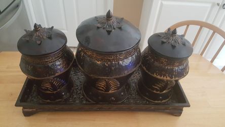Metalic vintage style set of 3decorative pots with tray very beautiful very BEAUTIFUL set.