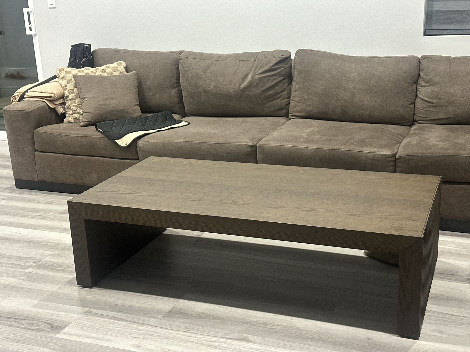 Castlery coffee Table