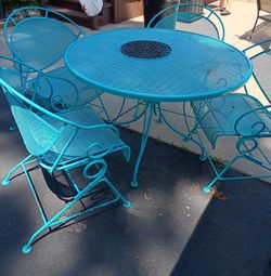 Roth Iron Table & Chairs