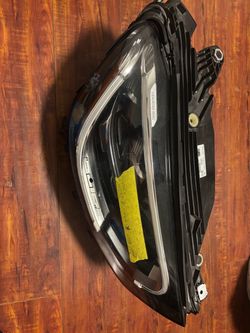 Mercedes Benz GLC 300 headlight