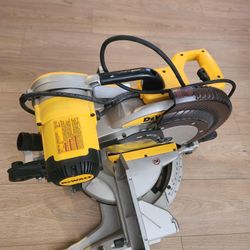 DEWALT DWS716 12-inch double-bevel compound miter saw