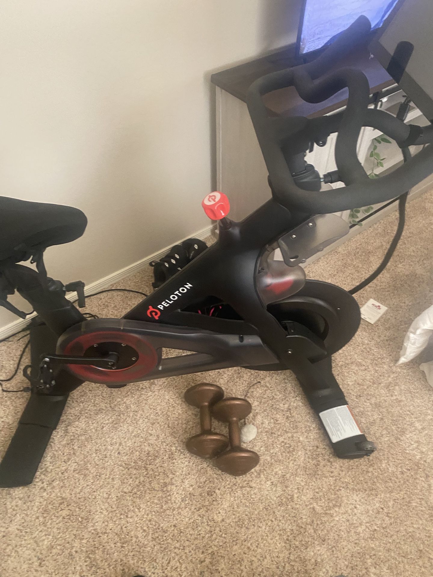 Peloton with two pairs of shoes paid 2500 selling it for 1500 hardly been used