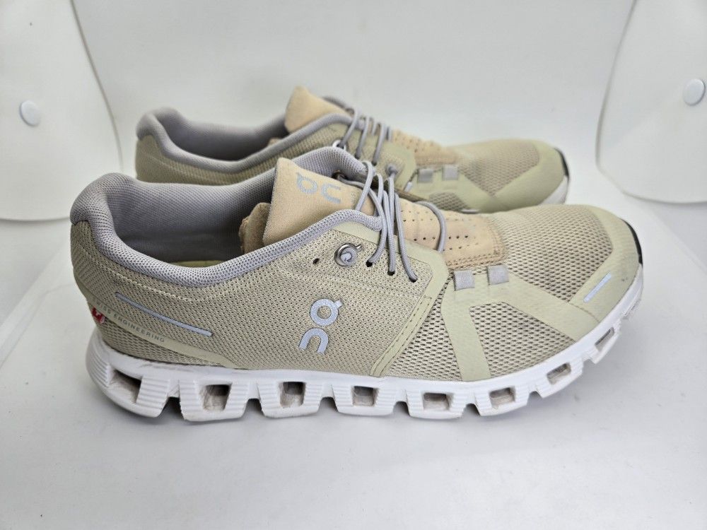 On Cloud 5 Shoes Women's 8 Haze Sand Running Athletic Support Workout Sneakers