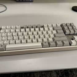 Keychron K8 - tenketless White (metal frame, Red Gateron Keys)
