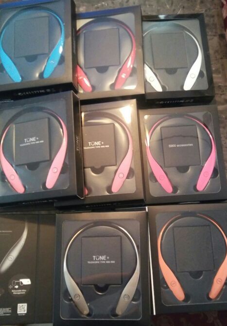 Retractable Bluetooth wireless headset ,earphones hear music and answer calls