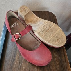Like New **DANSKO** Red Oiled Leather Mary Jane Nurse Clog/Shoe ~ sz 38 ~ "Lilah" ~ SUPER COMFORTABLE!!!