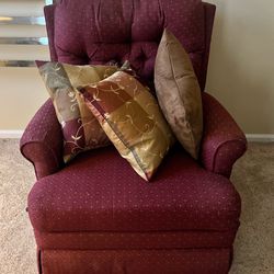 Red Recliner Chair, Must Be Picked Up In Clementon!!