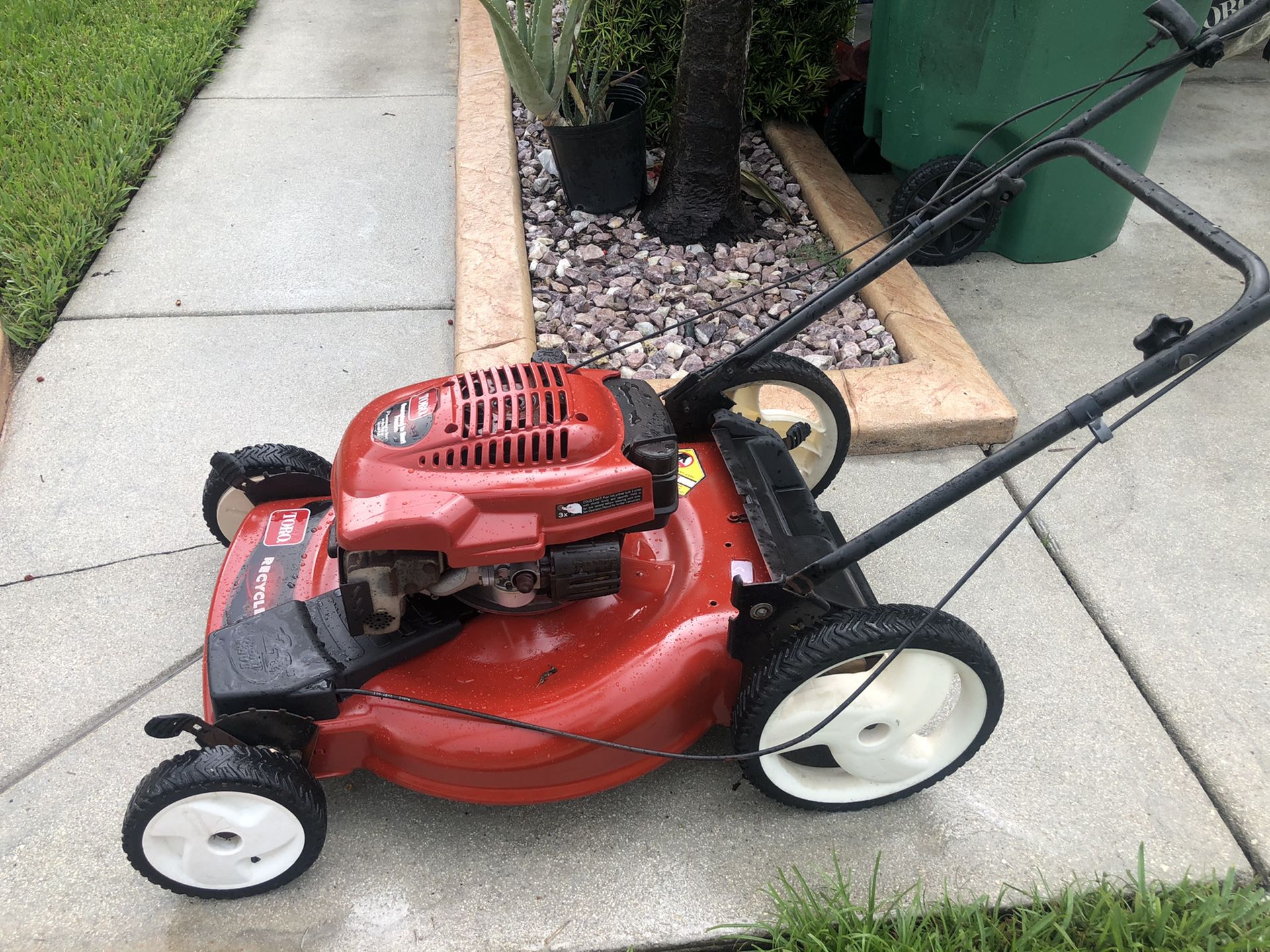 Red toro bull recycler lawn mower self propel works perfect in excellent condition very powerful