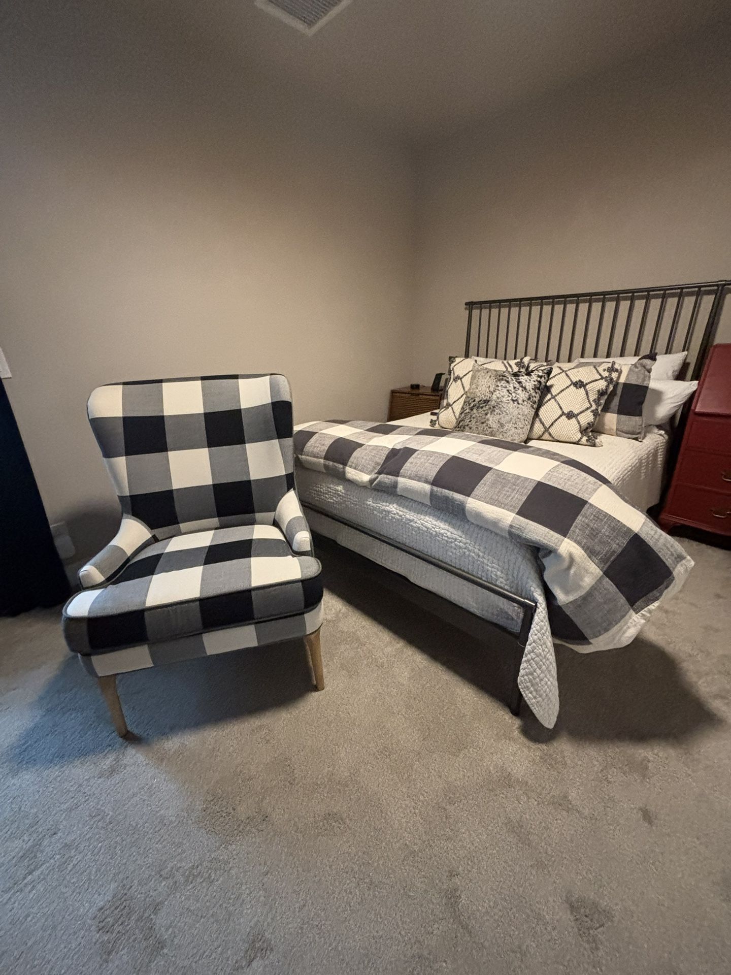 Full Size Bedroom Set Complete As Seen (Please Read Description)