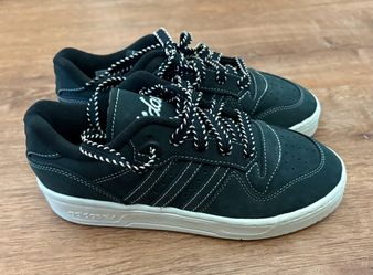 Adidas Rivalry Women’s Low Sneakers.  Size 6