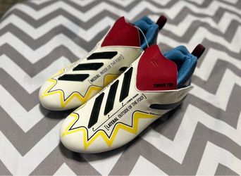 Freak 22 Adidas American football cleats for boys. Size4