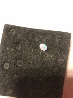 One opal ear ring