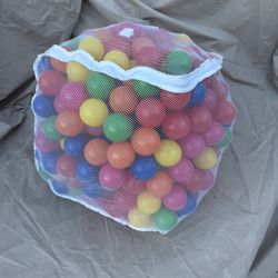 Bag of Plastic Kids Balls For Ball Pit