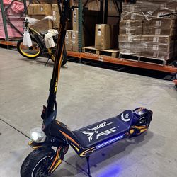 Dual-motor scooter