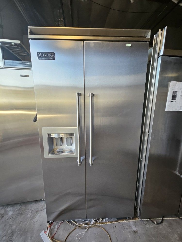 42" VIKING BUILT IN STAINLESS STEEL REFRIGERATOR 