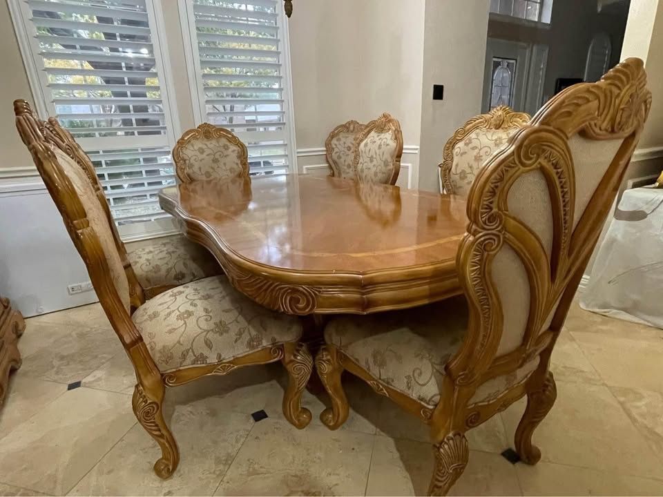 Michael Amini Trevi Dining Set