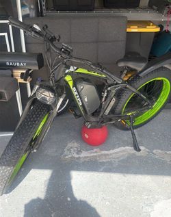 Electric Mountain Bike w/ Cover