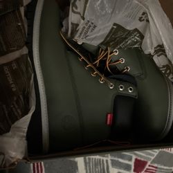 Men’s Timberland Size 9